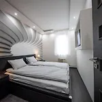 Spacious 3-room With Free Parking Near Stadium Apartamento