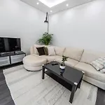 Spacious 3-room With Free Parking Near Stadium * Budapest
