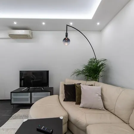 Spacious 3-room With Free Parking Near Stadium * Budapest