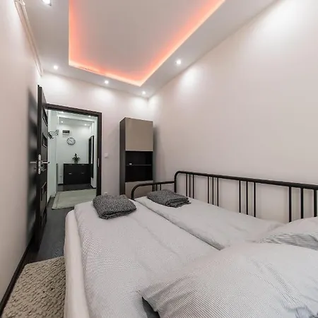 Spacious 3-room With Free Parking Apartament