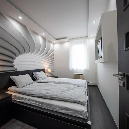 Spacious 3-room With Free Parking Apartament