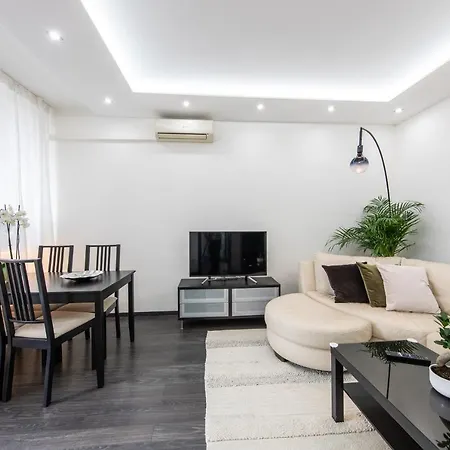 Spacious 3-room With Free Parking Apartment Budapest