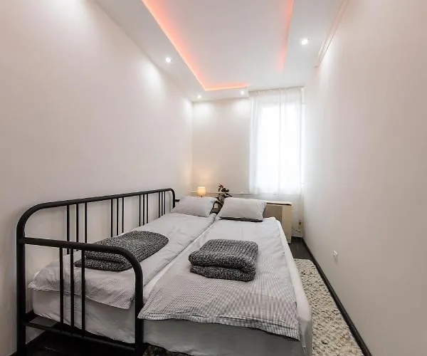 Apartment Spacious 3-room With Free Parking Budapest