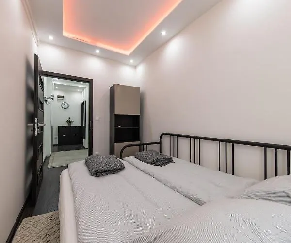Spacious 3-room With Free Parking Apartman