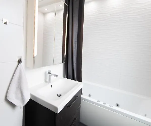 Apartman Spacious 3-room With Free Parking *