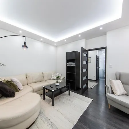Spacious 3-room With Free Parking Near Stadium * Budapest